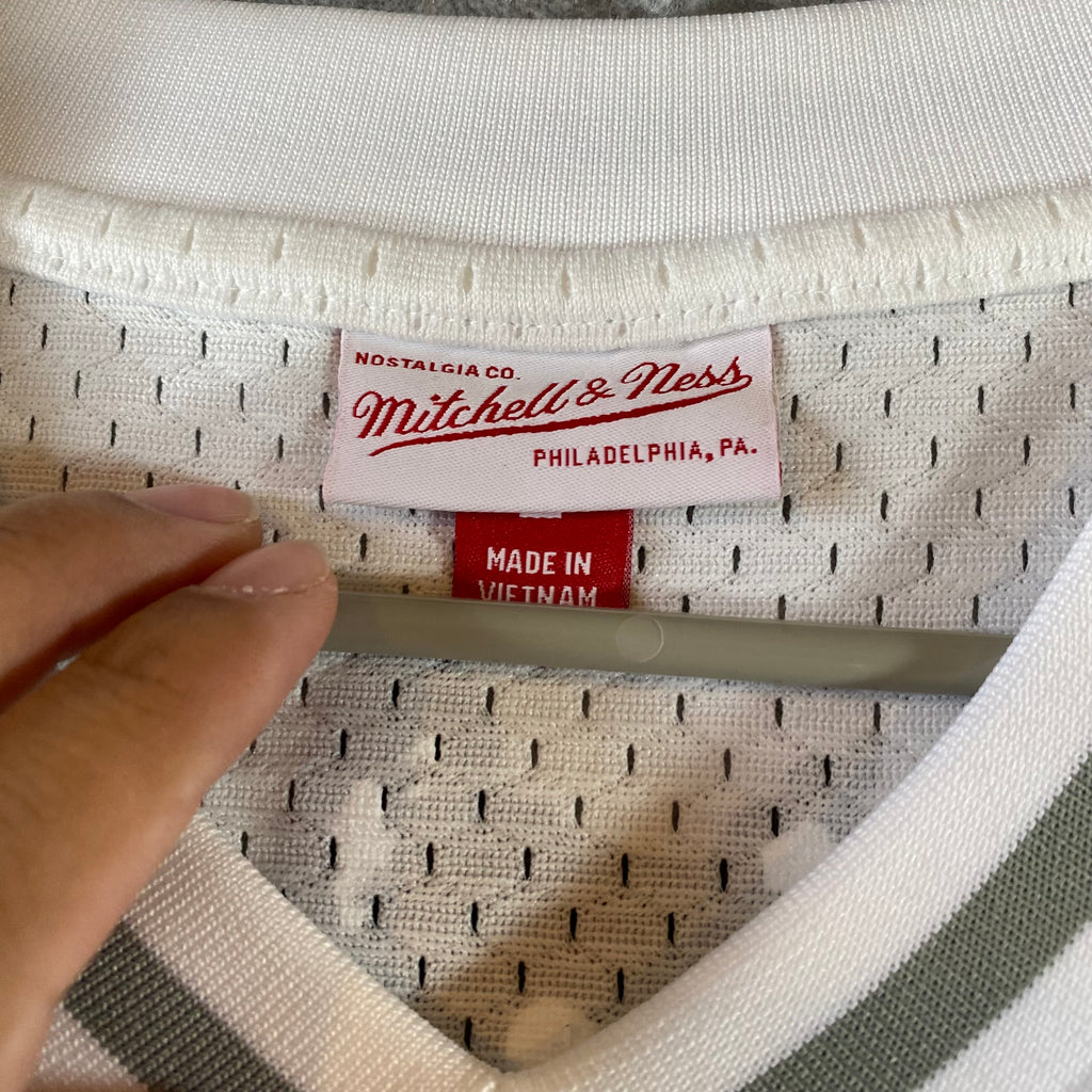 CFG MITCHELL & NESS JERSEY SIZE L & XL